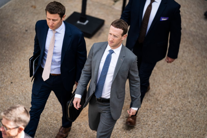CEO Meta Mark Zuckerberg (giữa) tại Đồi Capitol vào tháng 9. Ảnh: Washington Post