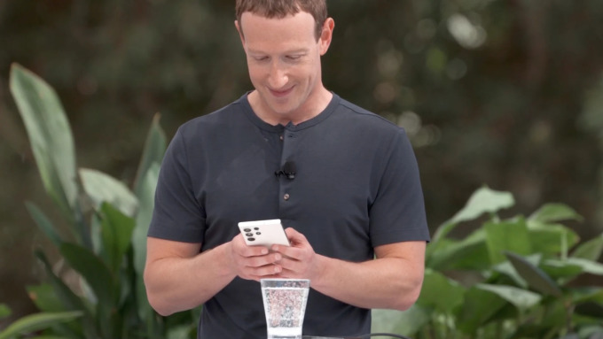 Mark Zuckerberg sử dụng Galaxy S23 Ultra để trình diễn công nghệ mới. Ảnh: Sammobile