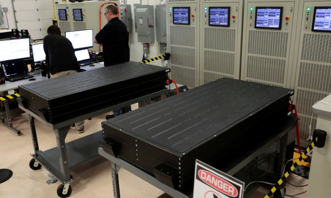 Pin điện thử nghiệm tại một nhà máy ở bang Michigan của Mỹ hồi năm 2022. Ảnh: Reuters
